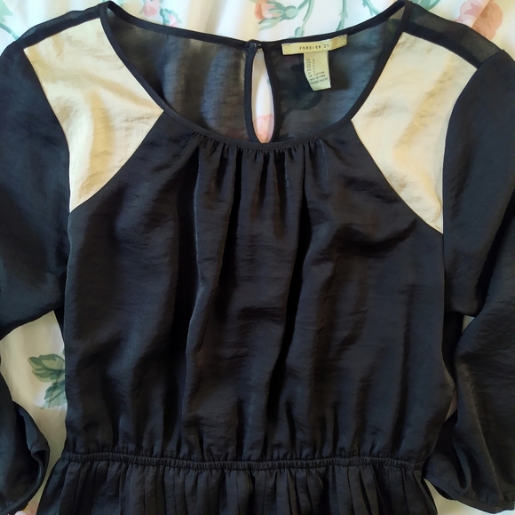 Pleated Colorblock Black Long Sleeve Dress - Picture 5 of 7